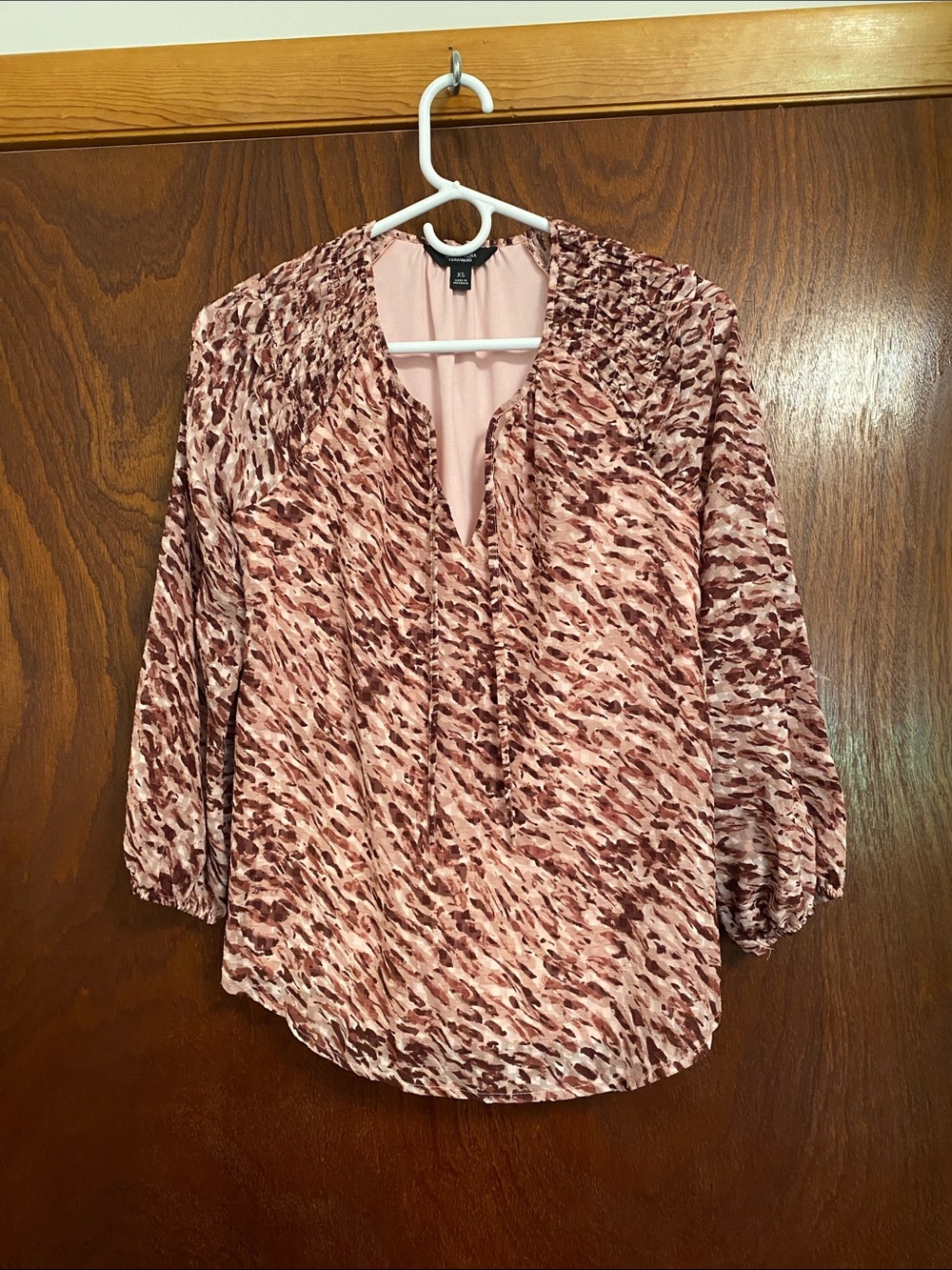 Simply Vera Wang women’s size XS top.
